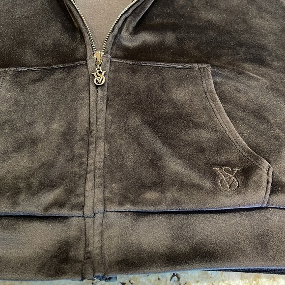 VICTORIAS SECRET ON POINT - Picture 7 of 7